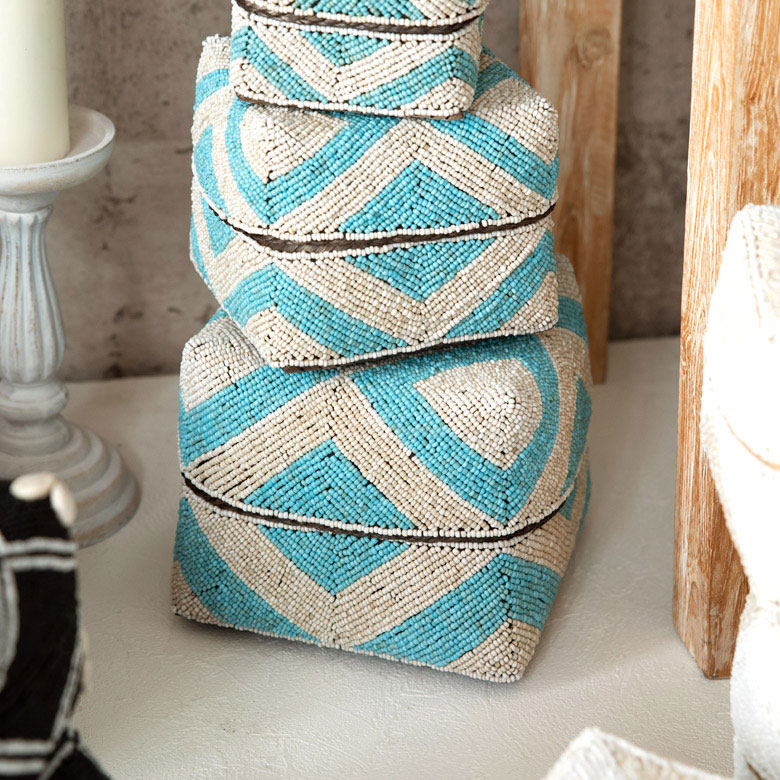 サイズ違いで並べると、華やかな印象に。