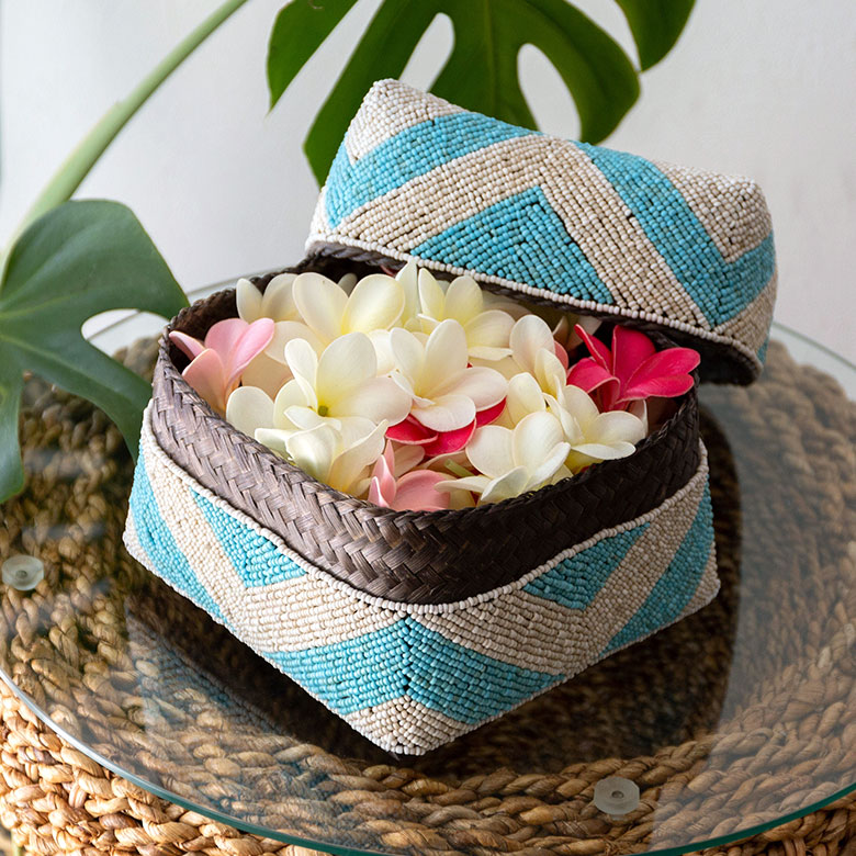 小物入れとしてはもちろん、高級感のあるデザインなのでそのままオブジェとして飾れば、ひと味もふた味も違ったバリの雰囲気を楽しめます。