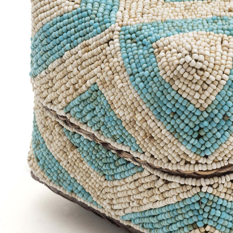 形がいびつだったり、色むらがあったり、ニュアンスのあるビーズが魅力的！