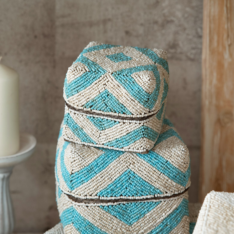 サイズ違いで並べると、華やかな印象に。