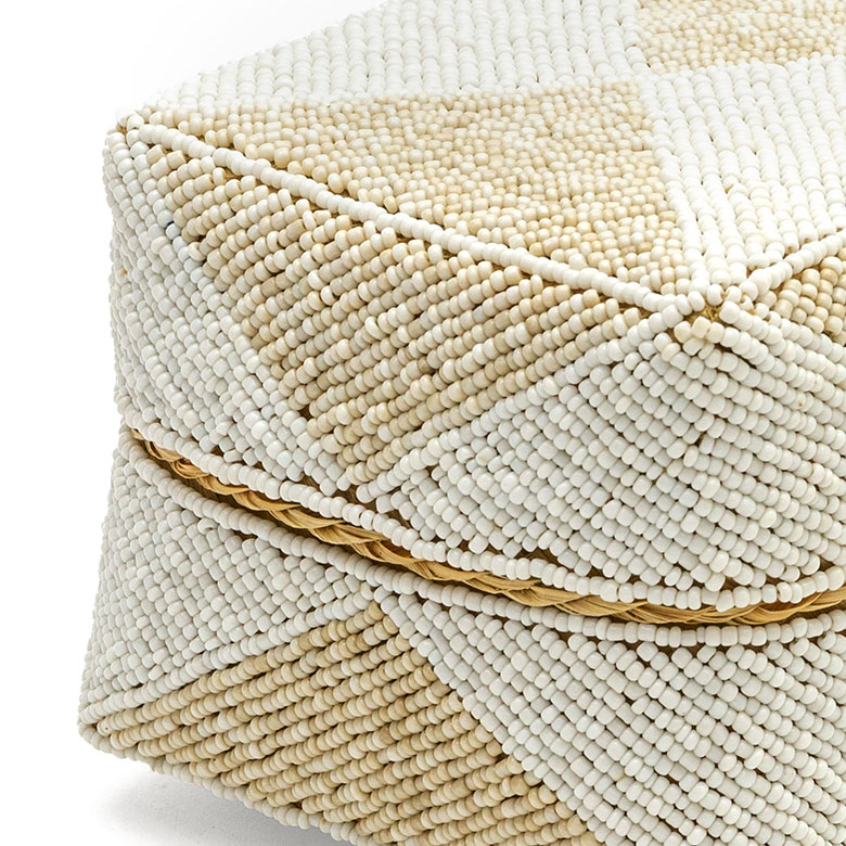 形がいびつだったり、色むらがあったり、ニュアンスのあるビーズが魅力的！