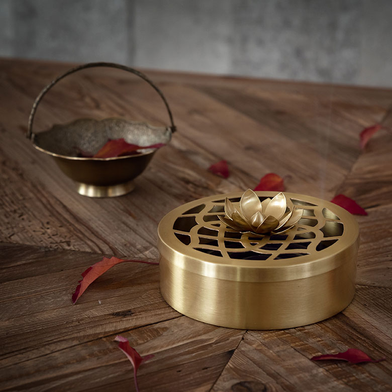 当店オリジナルデザインの蚊取り線香入れ