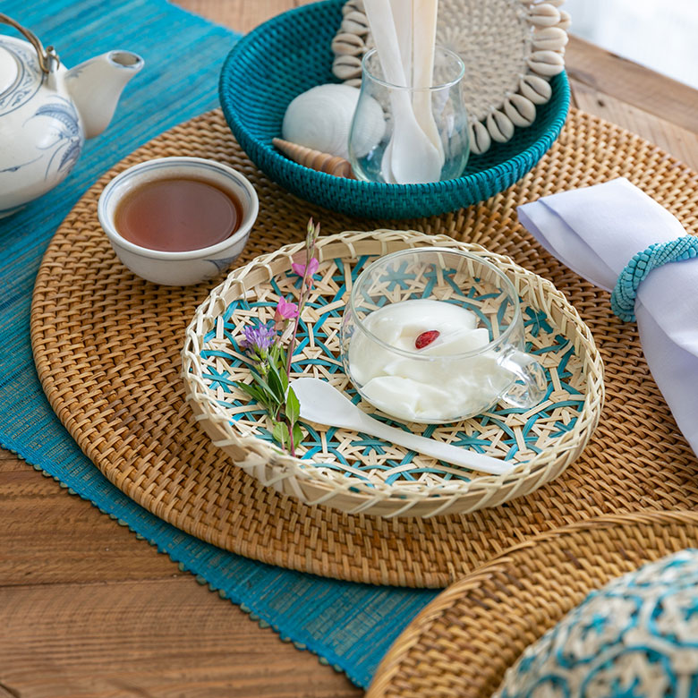 竹でできたトレイ