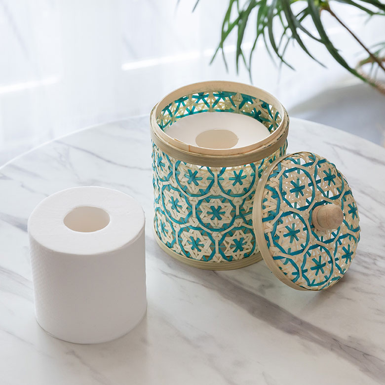 蓋つきトイレットペーパーケース。キャニスター。