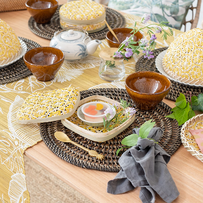 竹でできた蓋つきボックス