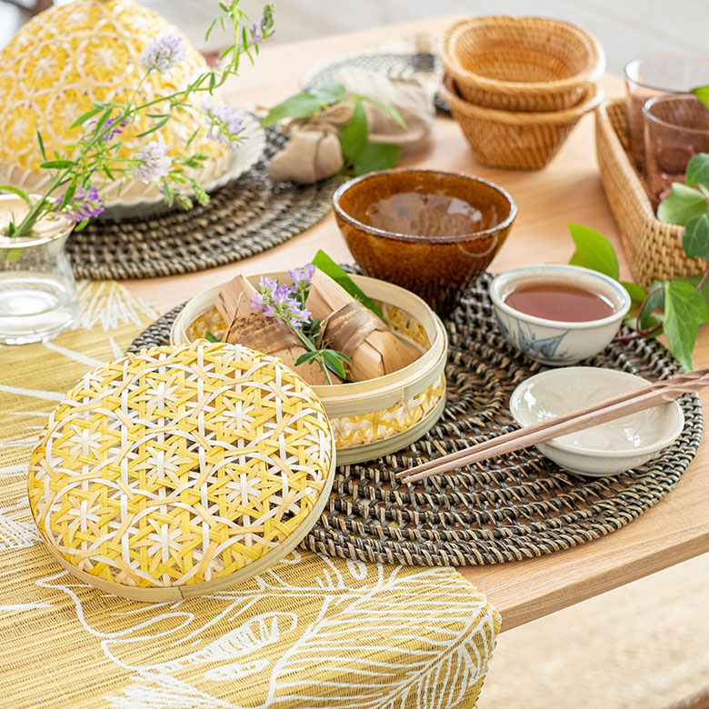 竹でできた蓋つきボックス