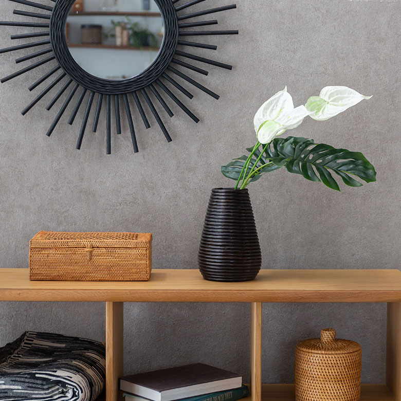 見ているだけで楽しく、可憐なリゾートインテリアに欠かせない南国の草花たち。