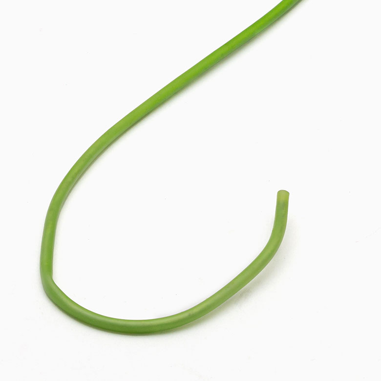 茎部分は固い針金を使用しております。