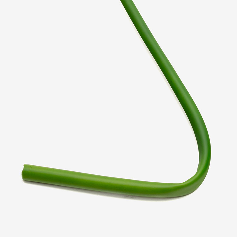 茎部分は固い針金を使用しております。