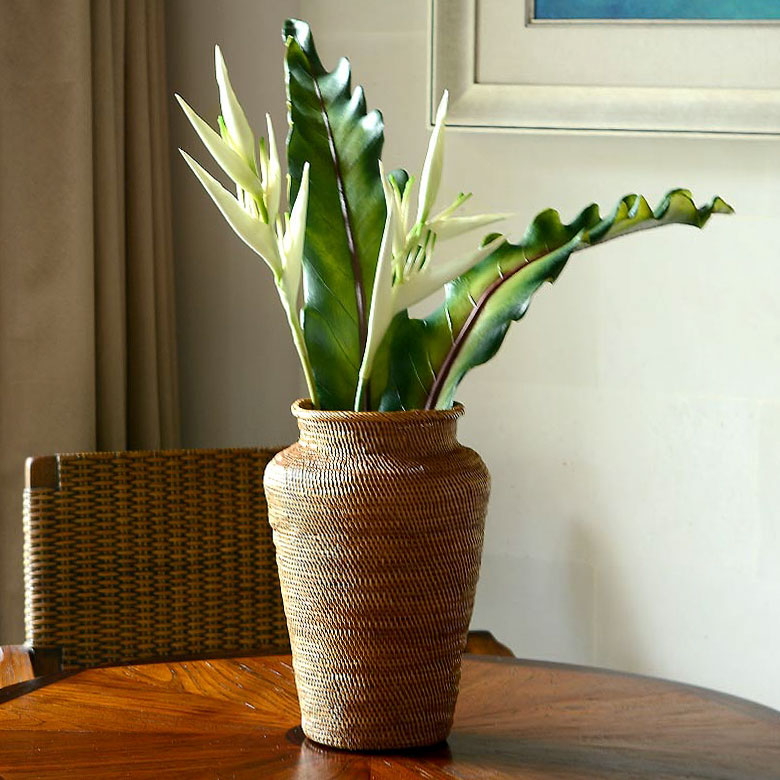 2色展開なので組み合わせて飾るのもおすすめ。