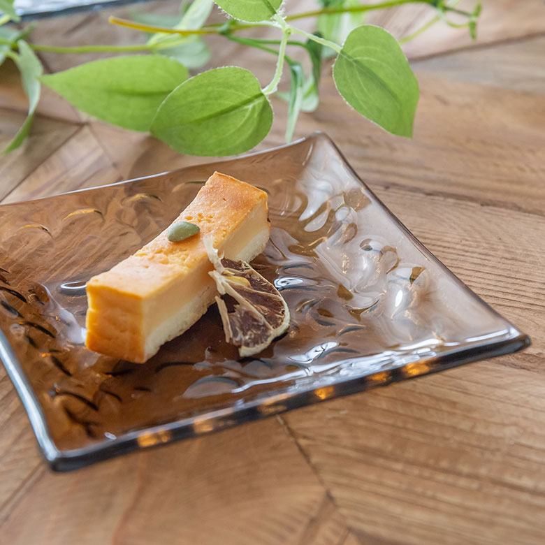 食べ物が美味しく映える色味。