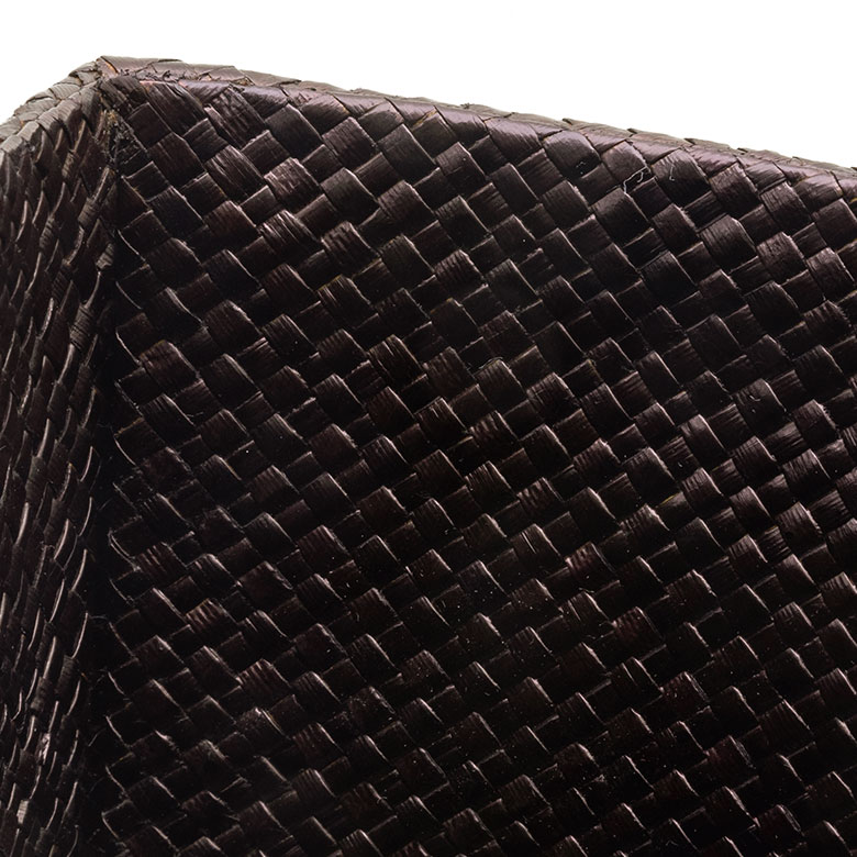 内側も網目が美しく、角がピンとしていて丁寧な作りになっています。