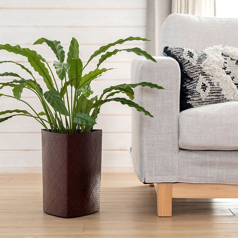 パンダンで編まれたダストボックス