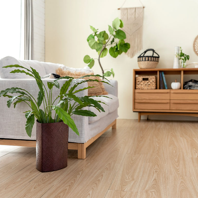 鉢植えやアートプランツを入れてプランターカバーとして使うのもおすすめ。