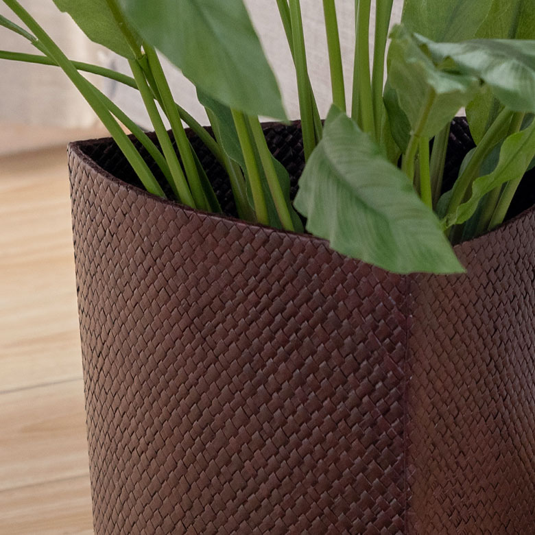 プランターカバーとして使用する場合は、必ず受け皿を使用してください。