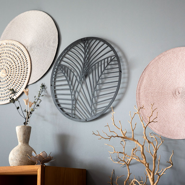 抜け感のある壁のデコレーションアイテム。