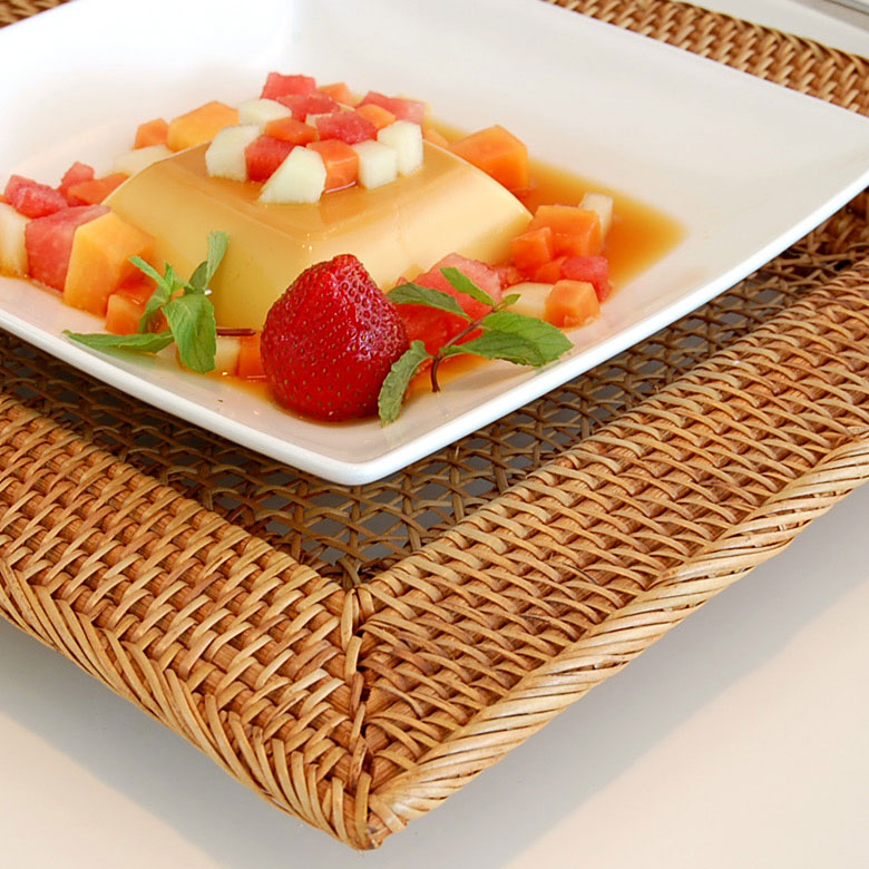 食器の下に敷くトレイ。チャージャープレート