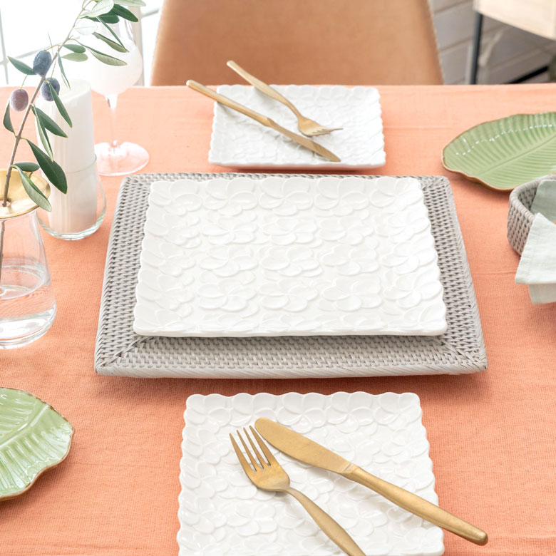 リゾートスタイルのダイニングテーブル