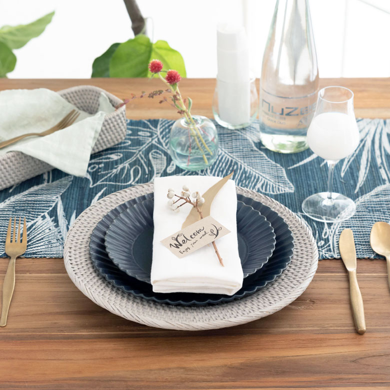 リゾートスタイルのダイニングテーブル