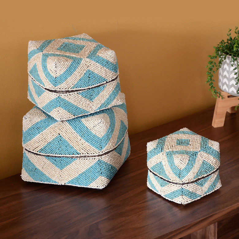 大切な物を中にしまって「見せる収納」に。