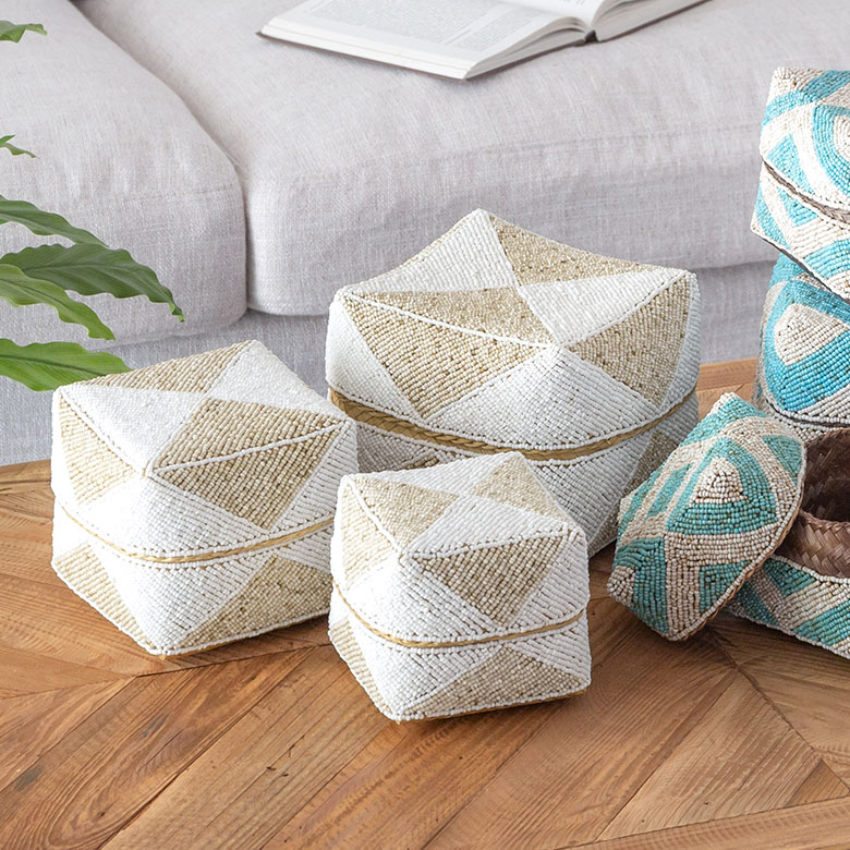 サイズ違いで並べると、華やかな印象に。