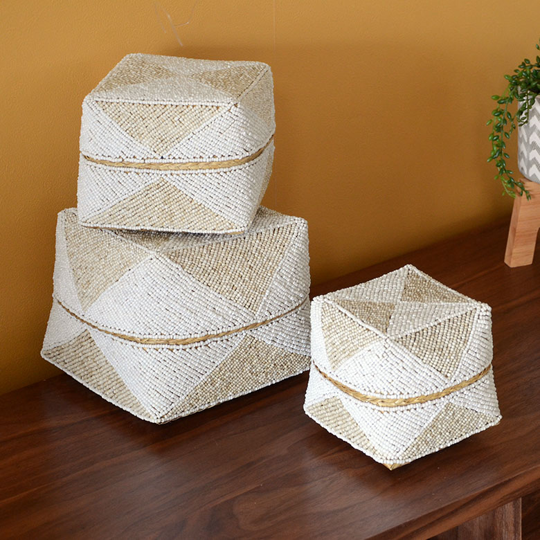 小物入れとしてはもちろん、高級感のあるデザインなのでそのままオブジェとして飾れば、ひと味もふた味も違ったバリの雰囲気を楽しめます。