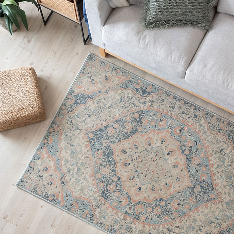 リビングやダイニングやベッドルームで活躍のラグ