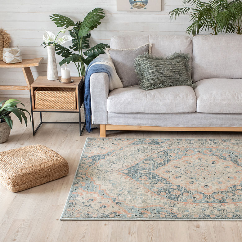 ぎゅっと繊維を詰めて織られていて、さらっとした肌ざわり。