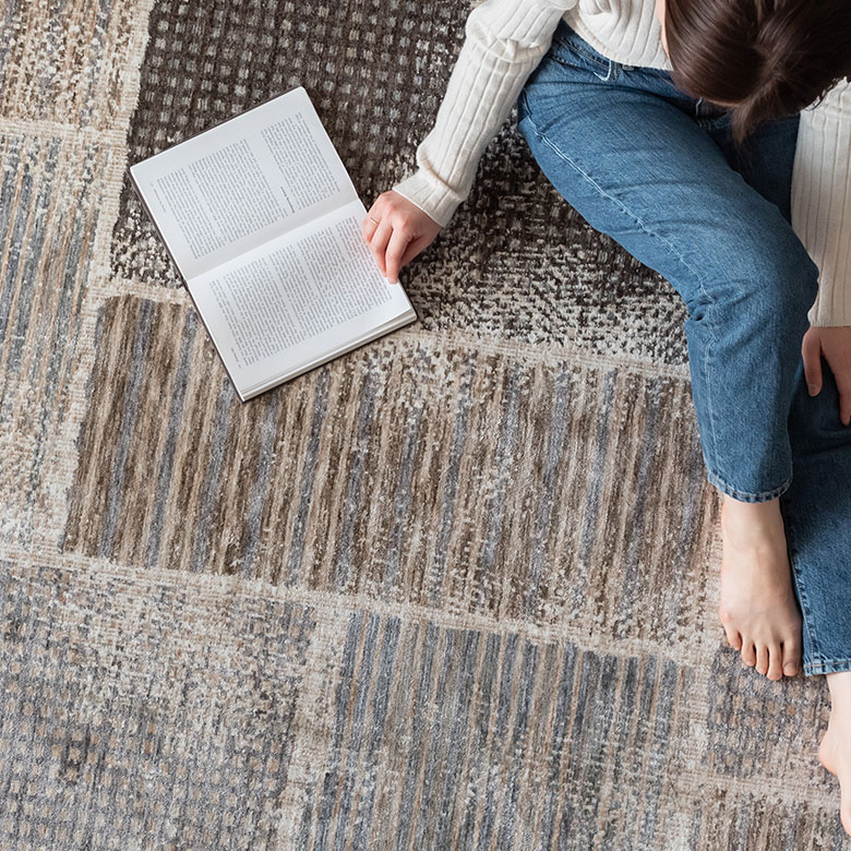 ふんわり毛足が気持ちいいラグ