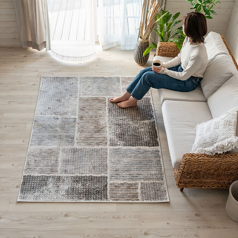 リビングやダイニングやベッドルームで活躍のラグ