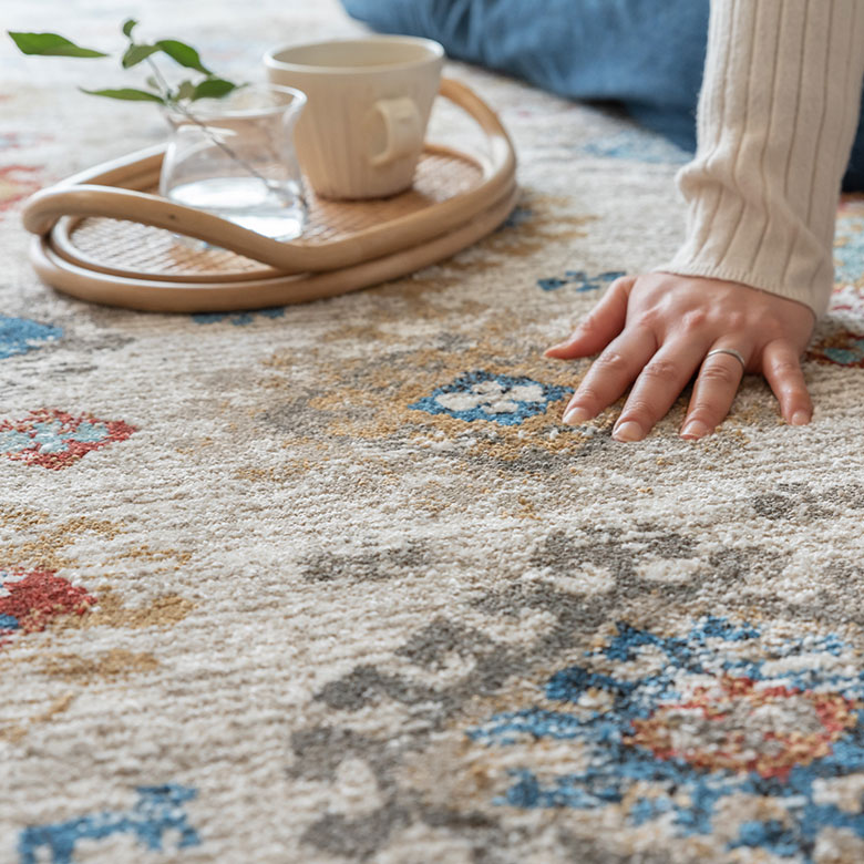 アートのようなデザインラグ