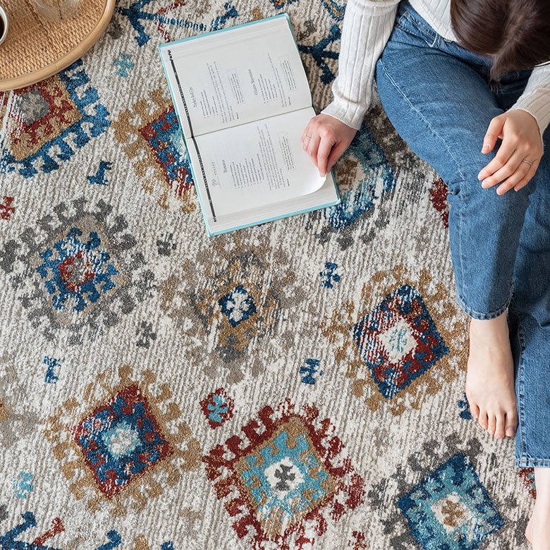 ふんわり毛足が気持ちいいラグ