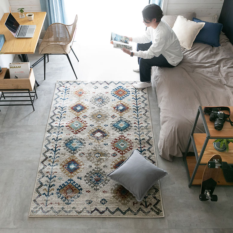 リビングやダイニングやベッドルームで活躍のラグ