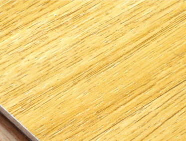 リアルな再現ながら天然木よりもリーズナブル