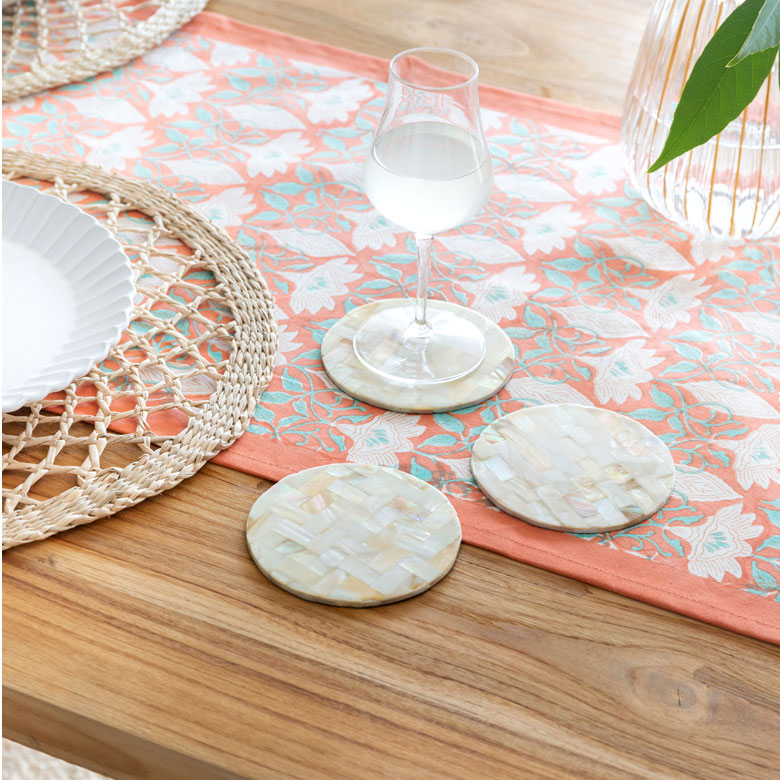 記念日ディナーやホームパーティーにもピッタリのコースター