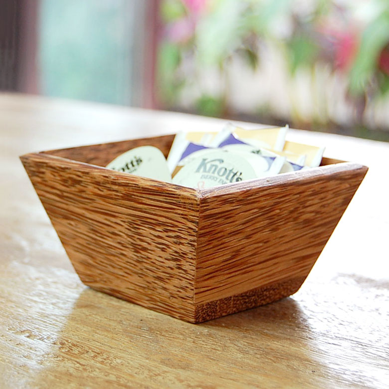 ココナッツウッドの四角い小物入れ