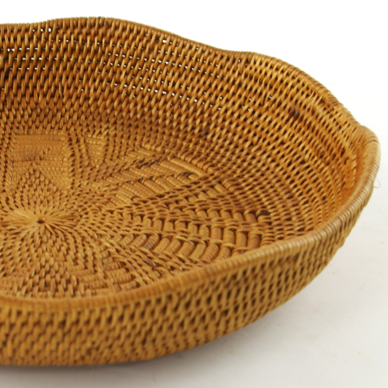 波型のシルエットが個性的