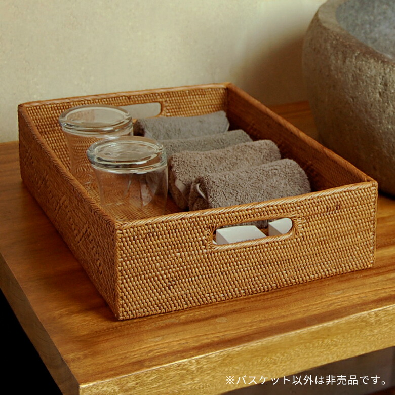 >天然素材アタで編まれた取っ手付きバスケットイ