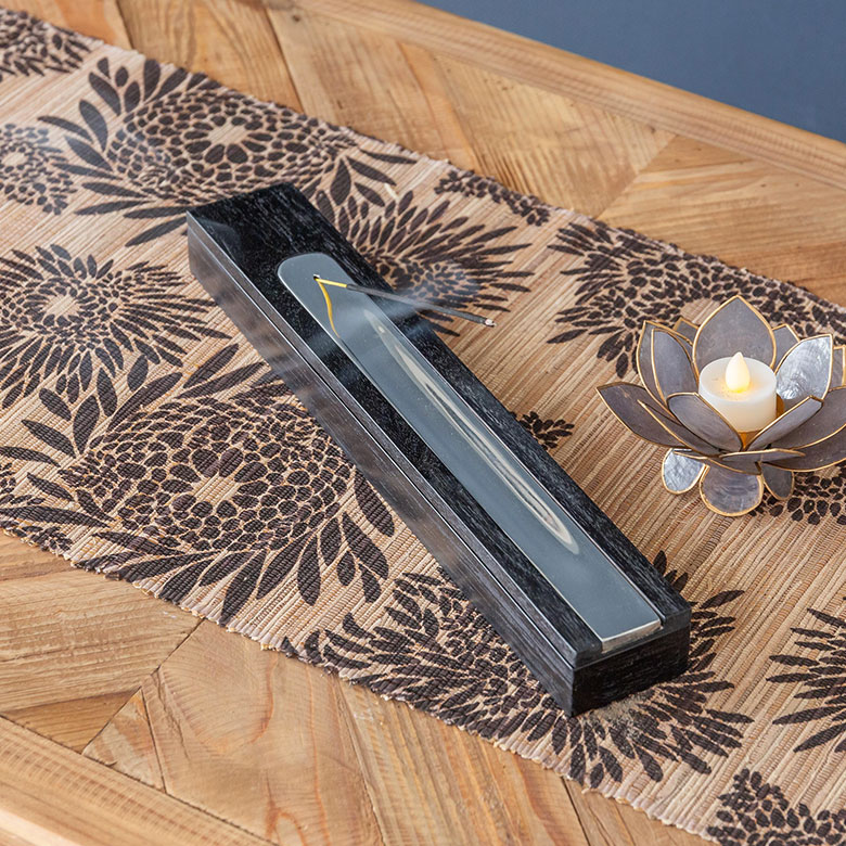 どんな空間にも合わせやすいベーシックなフォルム