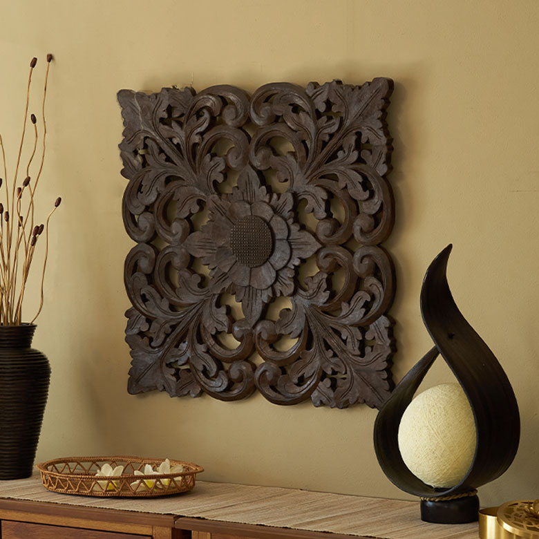 赤みのあるブラウンカラーが落ち着いた印象を与えてくれます