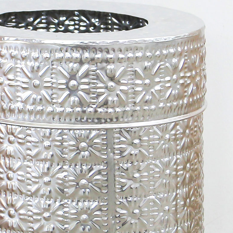 凹凸のあるアジアン模様が全面に施されています。