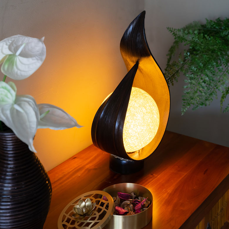 手軽に置けるサイズ感なので、ベッドルームや玄関などの雰囲気つくりに