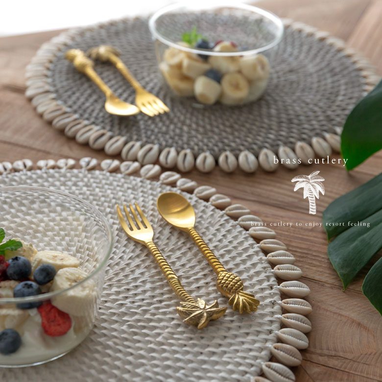 ギフトにもおすすめ。ハンドメイドの南国リゾートイメージ。真鍮フォーク。