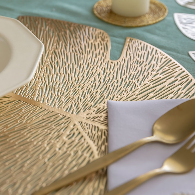 上品でシンプルな放射状のラウンドデザイン