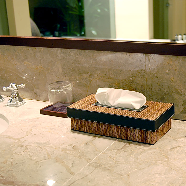 どんな場所に置いてもすっと馴染む、落ち着いた色合い