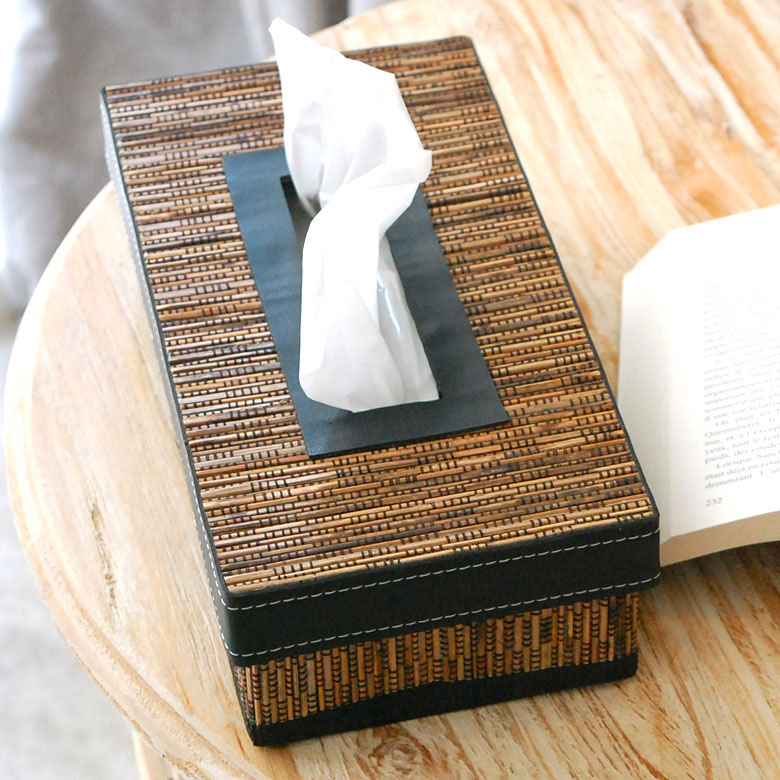 ヤシの葉の芯をすだれのように繋げて作ったティッシュケースカバー