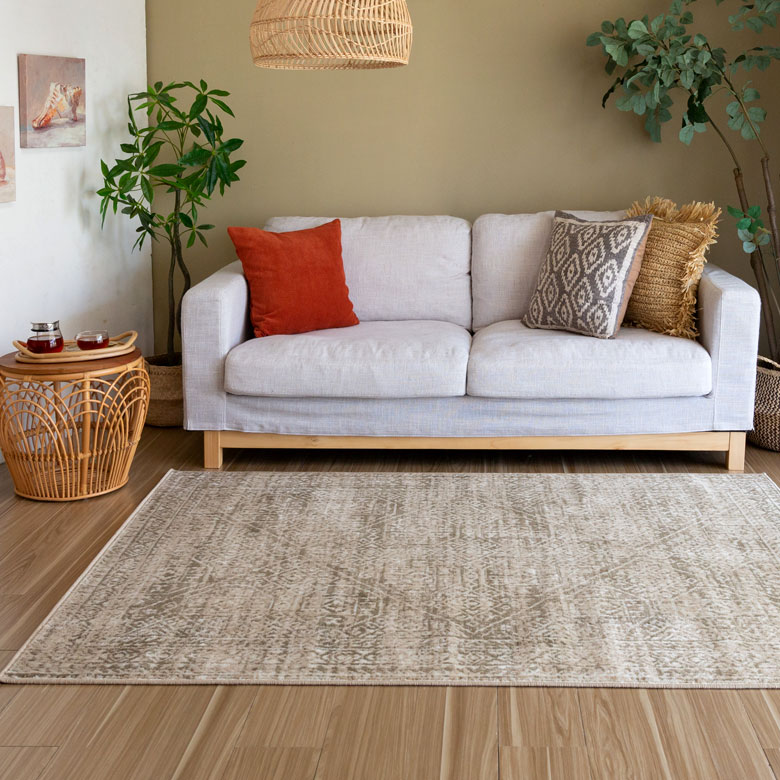 高密度ウィルトン織りの魅力を活かし、かすれたようなアンティーク感を表現