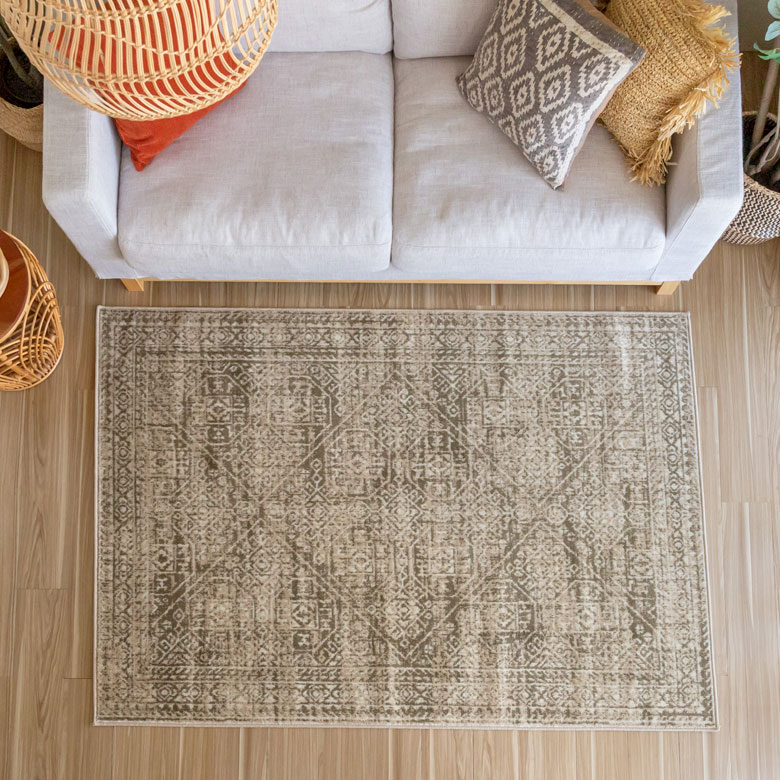 水をこぼしてもサッと拭き取ればシミになりにくい素材