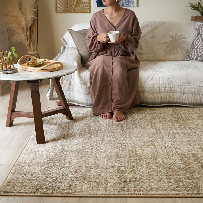 糸を贅沢に使用したウィルトン織り