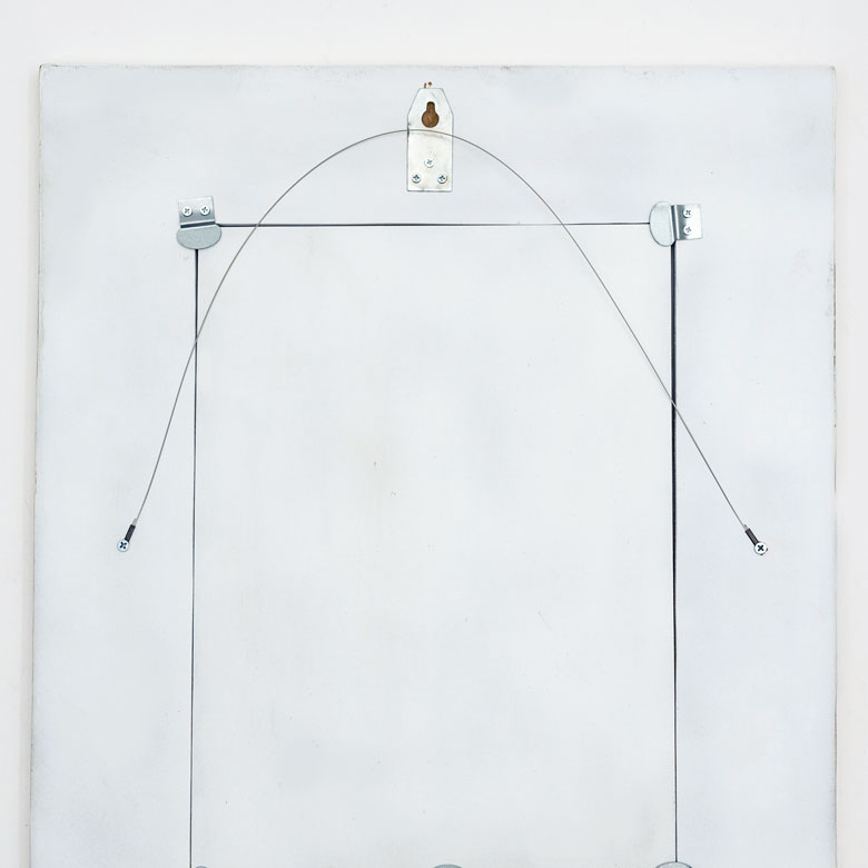 ミラーは金具で固定されているので安心